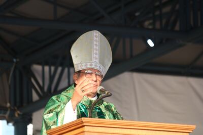 Obispo exhortó a los feligreses a acudir a la iglesia con más entusiasmo.