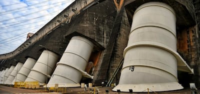Represa hidroeléctrica paraguayo/brasileña.