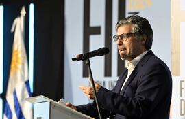 El escritor, docente y periodista uruguayo Valentín Trujillo abrirá hoy el Día de Uruguay con una charla sobre su experiencia en la Biblioteca Nacional de su país.