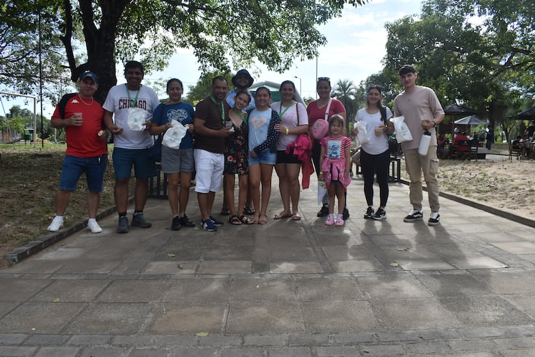 Grupo de turistas de Capiatá pasaron por Ayolas durante la Semana.