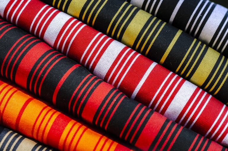 Los colores del poncho de 60 listas.