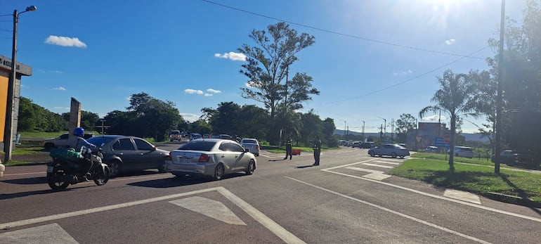 En el desvío de San Bernardino se observa una importante concurrencia de vehículos, aunque el tránsito continúa de manera fluida.