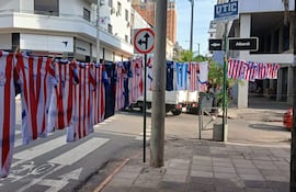 Asunción se viste de Albirroja en la previa al partido contra Uruguay.