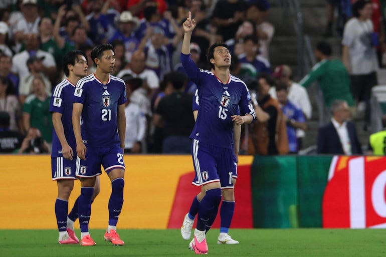 El centrocampista de Japón Daichi Kamada celebra tras anotar el primer gol de su equipo durante el partido de fútbol del Grupo F de la Copa del Mundo 2026 entre Túnez y Japón en el Monterrey Stadium en Guadalupe, México.