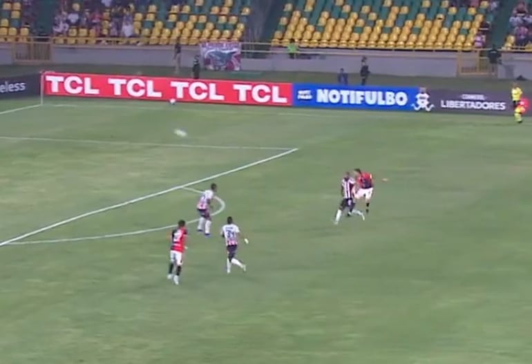 Pablo Vegetti anotó el 1-0 de Cerro Porteño frente a Junior de Barranquilla.