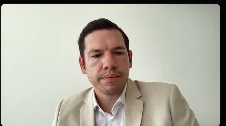 Diputado Alejnadro Aguilera, quien rectificó su voto de la sesión pasada.