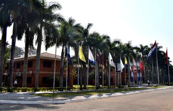 Rectorado de la Universidad Nacional de Asunción (UNA) dentro del campus en San Lorenzo.