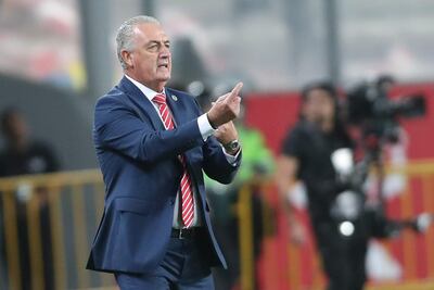 El argentino Gustavo Alfaro, entrenador de Paraguay, durante el partido frente a Perú por la fecha 18 de las Eliminatorias Sudamericanas 2026 en el estadio Nacional, en Lima, Perú.