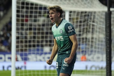 BARCELONA, 30/01/2026.- El centrocampista del Alavés, Pablo Ibañez, celebra el segundo gol del equipo vitoriano durante el encuentro correspondiente a la jornada 22 de Laliga EA Sports que disputan hoy viernes Espanyol y Alavés en el estadio RCDE Stadium, en Barcelona. EFE / Alejandro García.