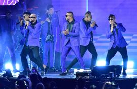 Alexandre Pires trajo consigo un concierto deslumbrante, con una puesta en escena y de luces impactante.