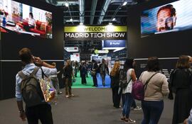 Vista de uno de los estands de la feria tecnológica "Tech Show" de Madrid. Un evento que reúne en IFEMA a 400 expositores que mostrarán las tecnologías más disruptivas o nuevas formas de inteligencia artificial y a representantes de las empresas más importantes del sector para debatir si éstas pueden llegar a ser "bolas de cristal" para combatir la ciberdelincuencia o sobre los temores que generan.