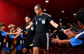 El árbitro paraguayo Juan Gabriel Benítez durante su experiencia mundialista, en la cita ecuménica de Norteamérica 2026.