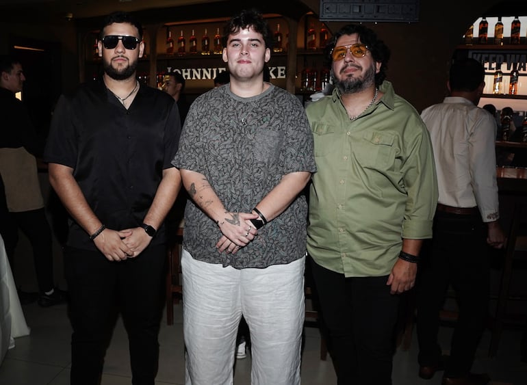 Eduardo Benítez, José Flores y Lorenzo Recalde.