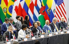 El vicecanciller Víctor Verdún (1° de la der.) dio ayer la postura del Gobierno sobre el aborto y género. Fue en el Comité Olímpico.