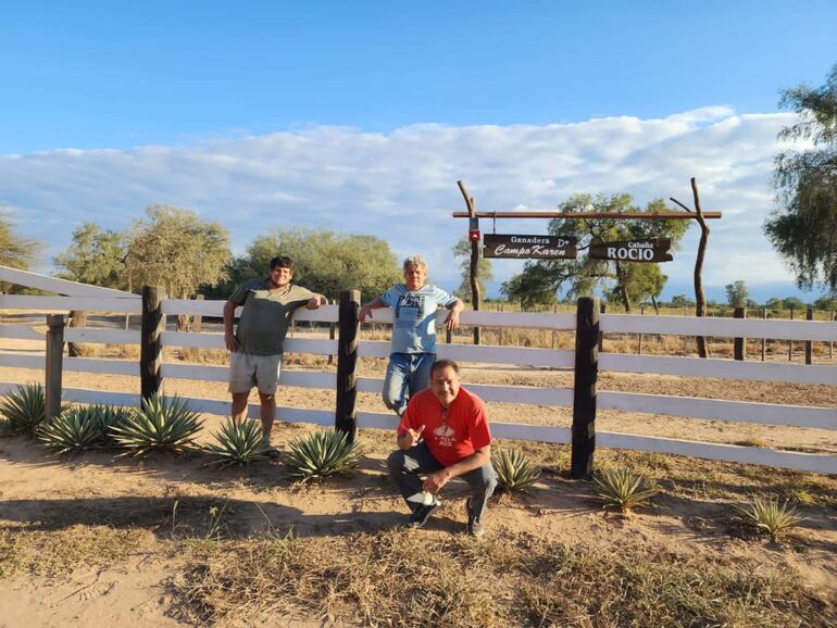 Portón de acceso a Campo Karen, hasta donde el piloto Johnny Zeballos estuvo recorriendo.