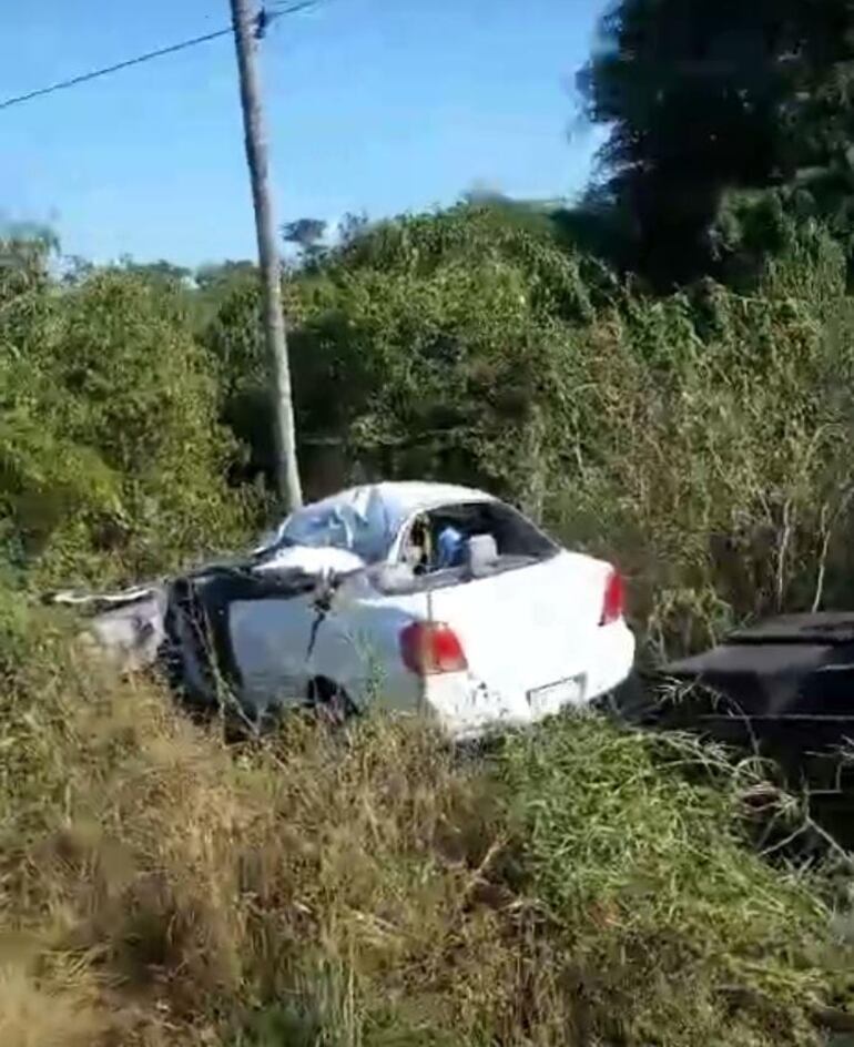 El automóvil del abogado Nelson Alegre, quedo totalmente destruido.