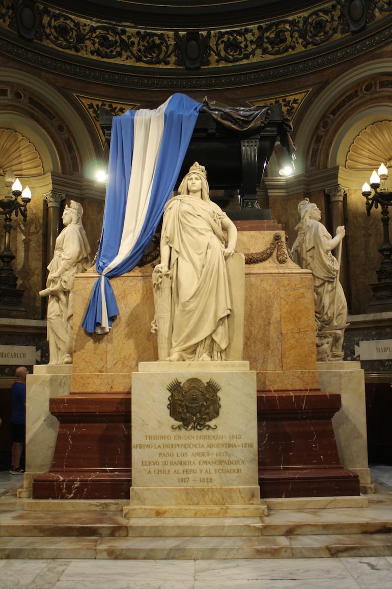 Tumba del General José de San Martín en la Catedral de Buenos Aires.