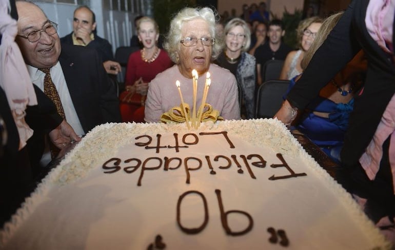 Lotte Schulz festejando sus 90 años en 2015