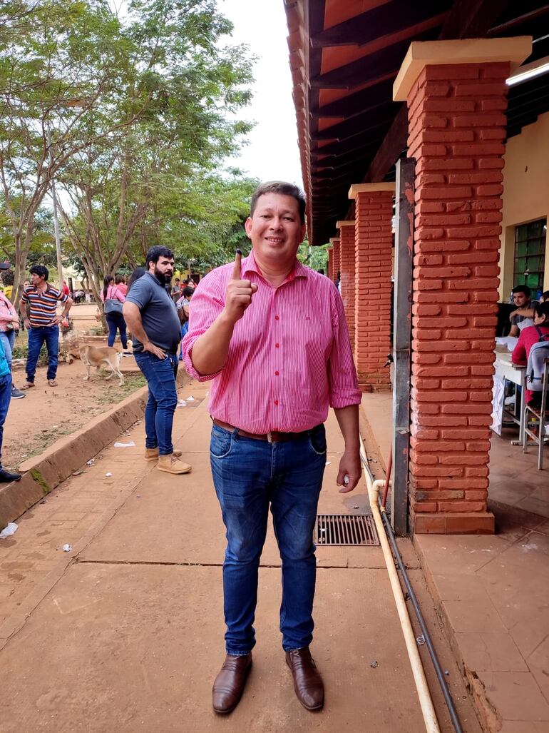 Carlos Carvallo virtual candidato de la ANR para las elecciones municipales del próximo 10 de setiembre.