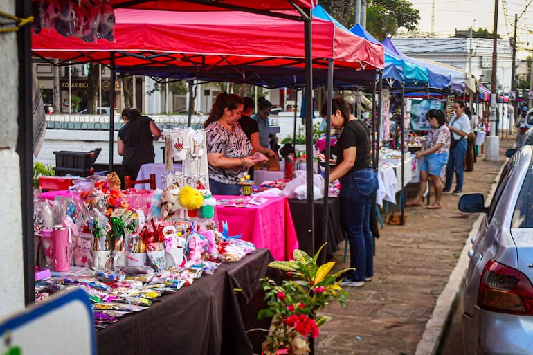 Más de 100 emprendedores ofrecen regalos desde G. 5.000 en la Gran Feria de la Amistad de Villarrica.