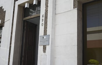 Dirección del Estudio Jurídico Jiménez Balbiani & Asociados, sobre la calle Jejui 290 esquina Juan E. Oleary, que la firma catarí Doha Holding Group LLC hizo figurar en el contrato firmado con Petropar.