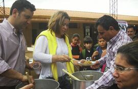 Cristina Villalba (centro) aparece rodeada del cuestionado exgobernador de Canindeyú Alfonso Noria Duarte (izq) y del condenado Vilmar “Neneco” Acosta durante un acto.