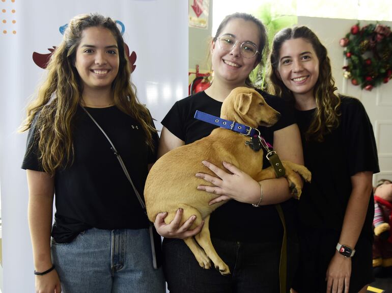 Nataly Effio, Fiorella Valinotti y Manuela Ochipinti.