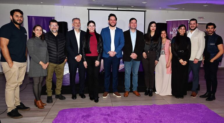 Parte del equipo de NEO Telecom, que cuenta con sede en Ciudad del Este y Asunción.