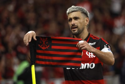 Giorgian de Arrascaeta de Flamengo celebra un gol este jueves, en el partido de vuelta por los cuartos de final de la Copa Libertadores entre Flamengo y Independiente del Valle, en el estadio Maracaná en Rio de Janeiro (Brasil).