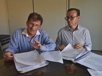 Los abogados Juan Casco y Luciano Bernal, quienes realizan el acompañamietno jurídico a Miria Ojeda Fretes.