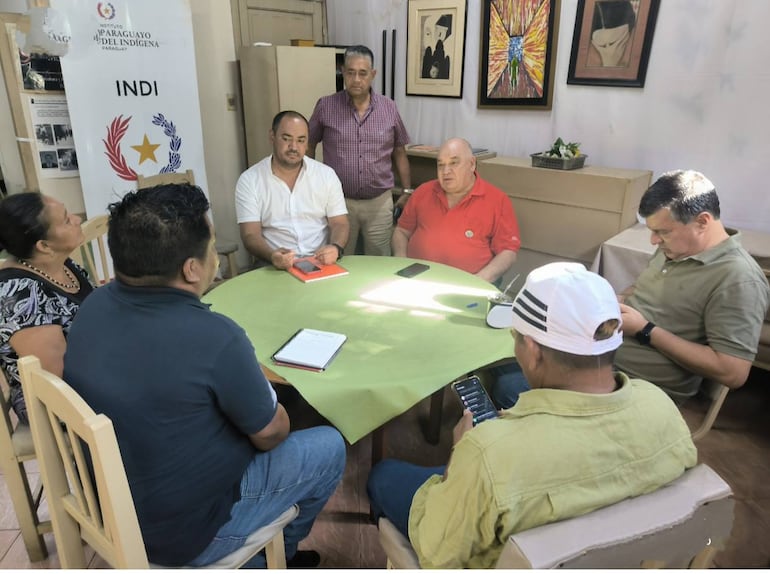 Indi deambula por oficinas del centro, ante falta de local en Asunción