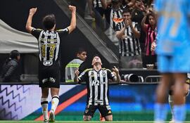 Bernard, al minuto 91 y de cabeza, anotó para Atlético Mineiro.