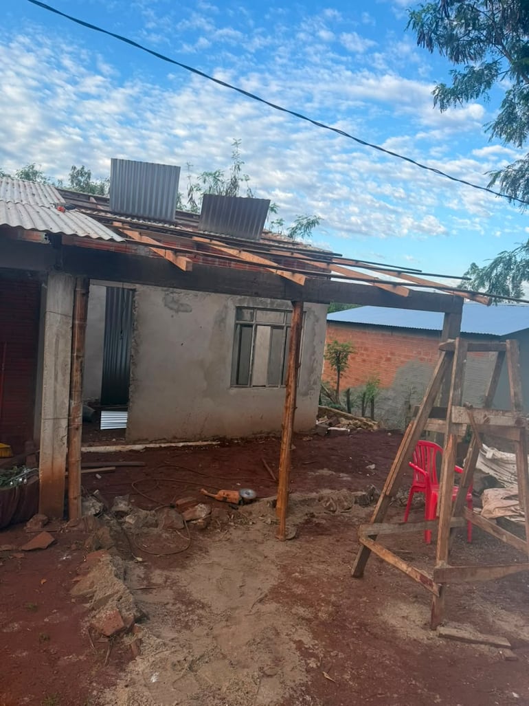 El fatal accidente se produjo cuando la víctima estaba trabajando en las terminación del techado de la casa.