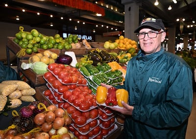 Don Eligio Benítez en su stand de Fruti Verde.