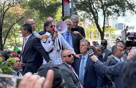 El presidente colombiano Gustavo Petro arengó a soldados estadounidenses a desobedecer a Donald Trump, en Nueva York.