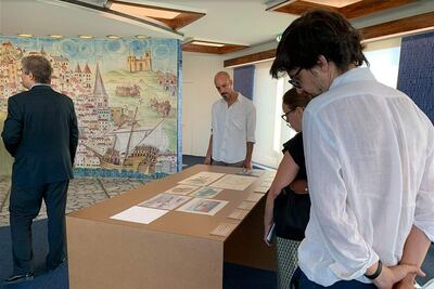 El Museo del Diseño (MUDE) de Lisboa reabrió este jueves tras ocho años cerrado por obras de rehabilitación, con una exposición que supone un "viaje en el tiempo" para entender la historia de su edificio, antigua sede del extinto Banco Nacional Ultramarino.