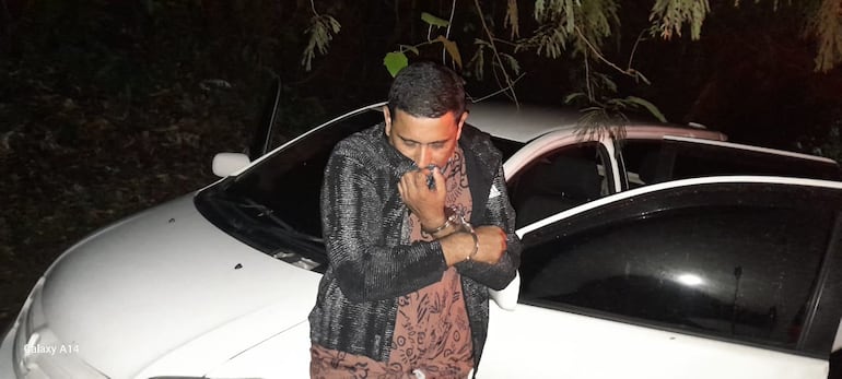 Tras persecución, recuperan un auto recientemente robado en Asunción.