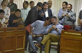 Óscar "Nenecho" Rodríguez (ANR-cartista), imputado intendente de Asunción, junto a Nelson Mora, su jefe de Gabinete.