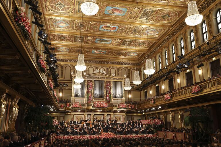 Vista de la Sala Dorada del Musikverein de Austria donde la Filarmónica de Viena ofreció su célebre Concierto de Año Nuevo.