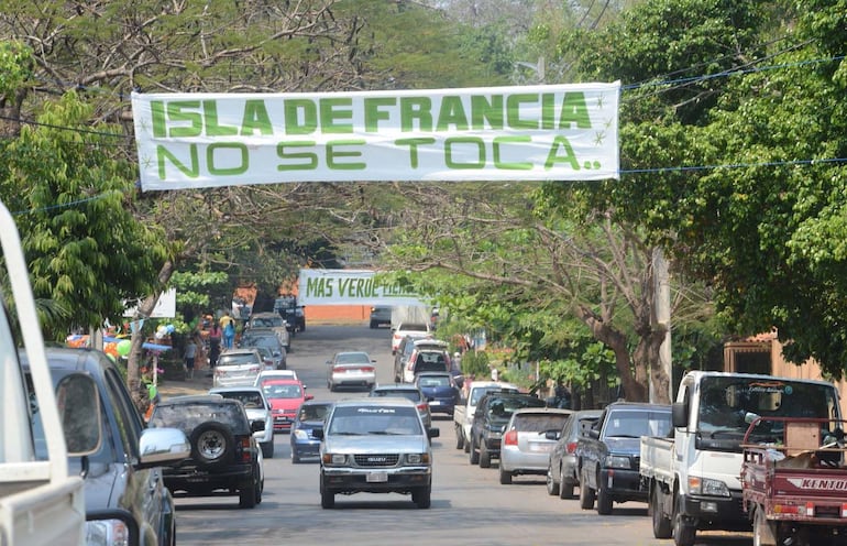 Un pasacalle en protesta a diversas acciones judiciales que se han hecho en los últimos años en Isla de Francia.
