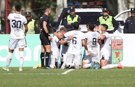 12 de Junio derrotó 1-0 a Paraguarí AC por la fecha 5 de la División Intermedia 2026 en el estadio Municipal de Carapeguá, en Carapeguá, Paraguay.