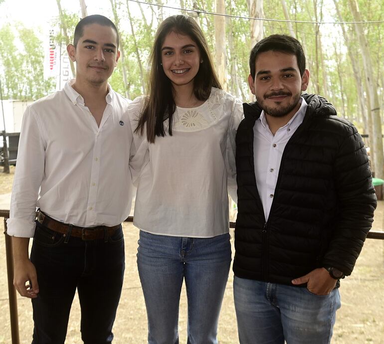 Agustín Méndez, Cecilia Méndez y Matías Raimondi.