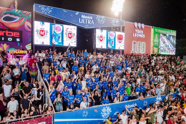 Miles de turistas llegaron atraídos por la experiencia única del carnaval perfecto. El público asistió con muchas ganas de disfrutar de la mayor fiesta del país.