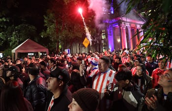 Miles de aficionados de Paraguay acudieron al microcentro de Asunción el viernes último, durante la transmisión de un partido del grupo D del Mundial de la FIFA 2026 entre Estados Unidos y Paraguay en Asunción.