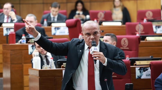 Basilio "Bachi" Núñez (ANR, HC), presidente de la Cámara de Senadores.