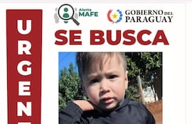 Cartel de búsqueda con la fotografía de Rodrigo Santiago Escobar Shandi, niño de dos años con vestido oscuro y expresión seria.