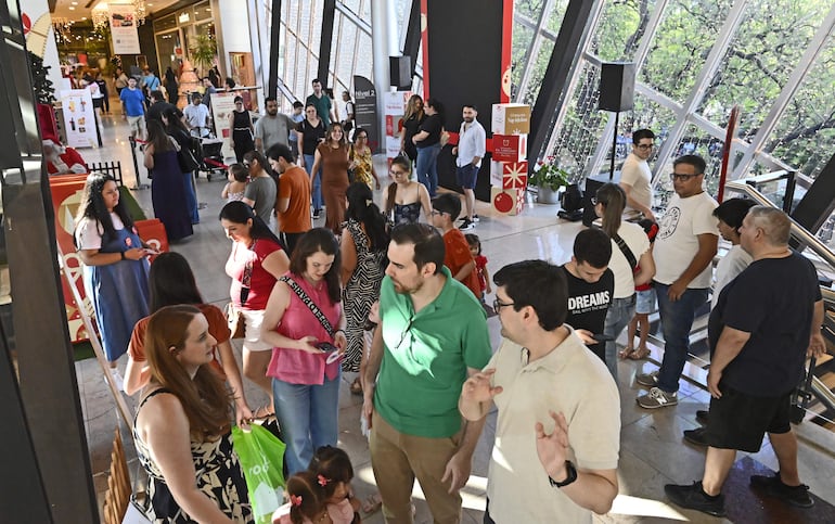 El sábado y el domingo las personas aprovecharon para adelantar sus compras en los centros comerciales. 