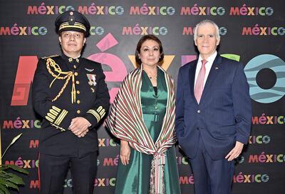 Adrián Robles, Jacqueline Morán y Juan Manuel Nungaray, embajador de México en Paraguay.