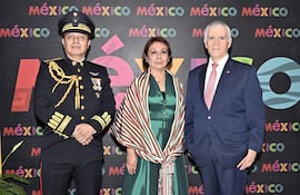 Adrián Robles, Jacqueline Morán y Juan Manuel Nungaray, embajador de México en Paraguay.