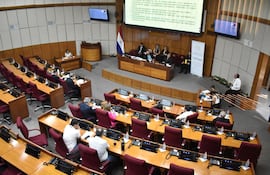 Comisión Permanente quedó sin quorum y luego solo hubo reunión informativa.